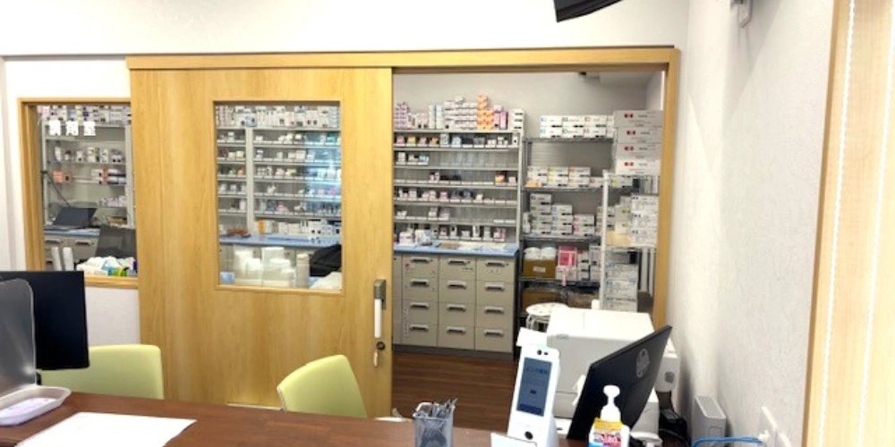 よこの薬局調剤室